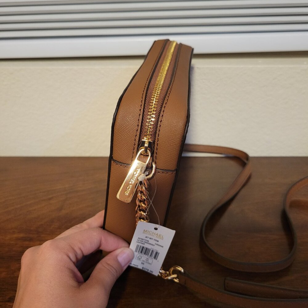 NWT Michael Kors Jet Set Crossbody in Brown - Picture 6 of 10